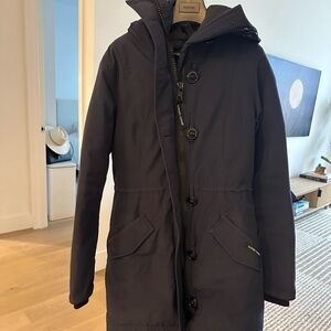 Dark blue Canada Goose parka (S) in great condition